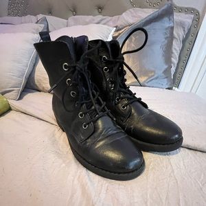 STEVE MADDEN Black Boots